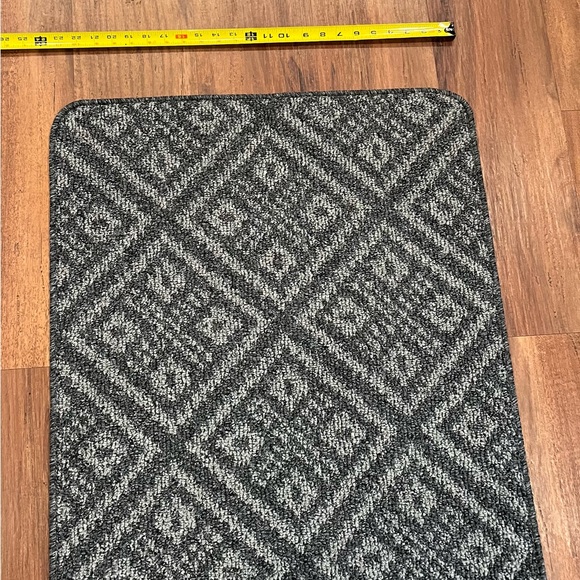 New Rug - Picture 5 of 6